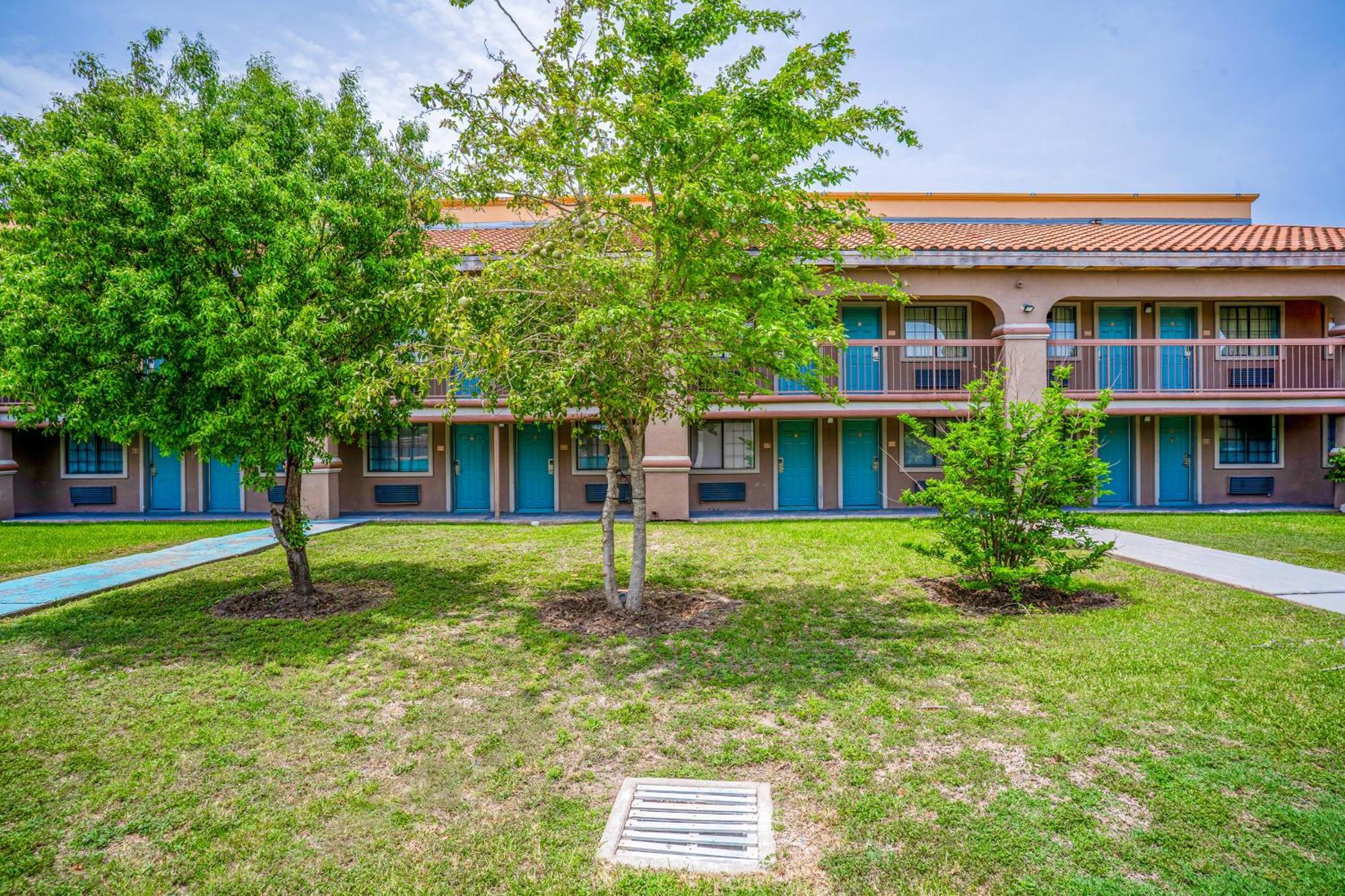 Lone Star Inn & Suites By Oyo Harlingen Tx Exterior photo