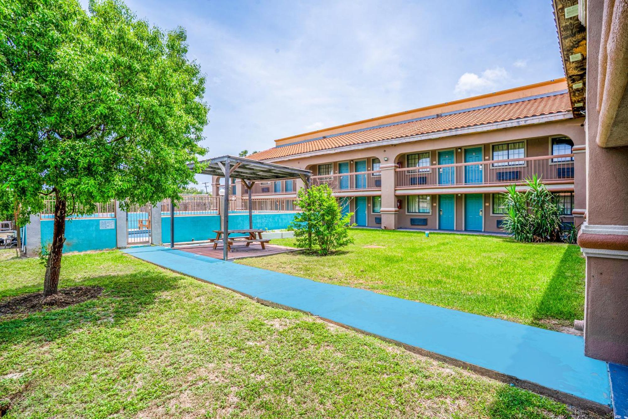 Lone Star Inn & Suites By Oyo Harlingen Tx Exterior photo