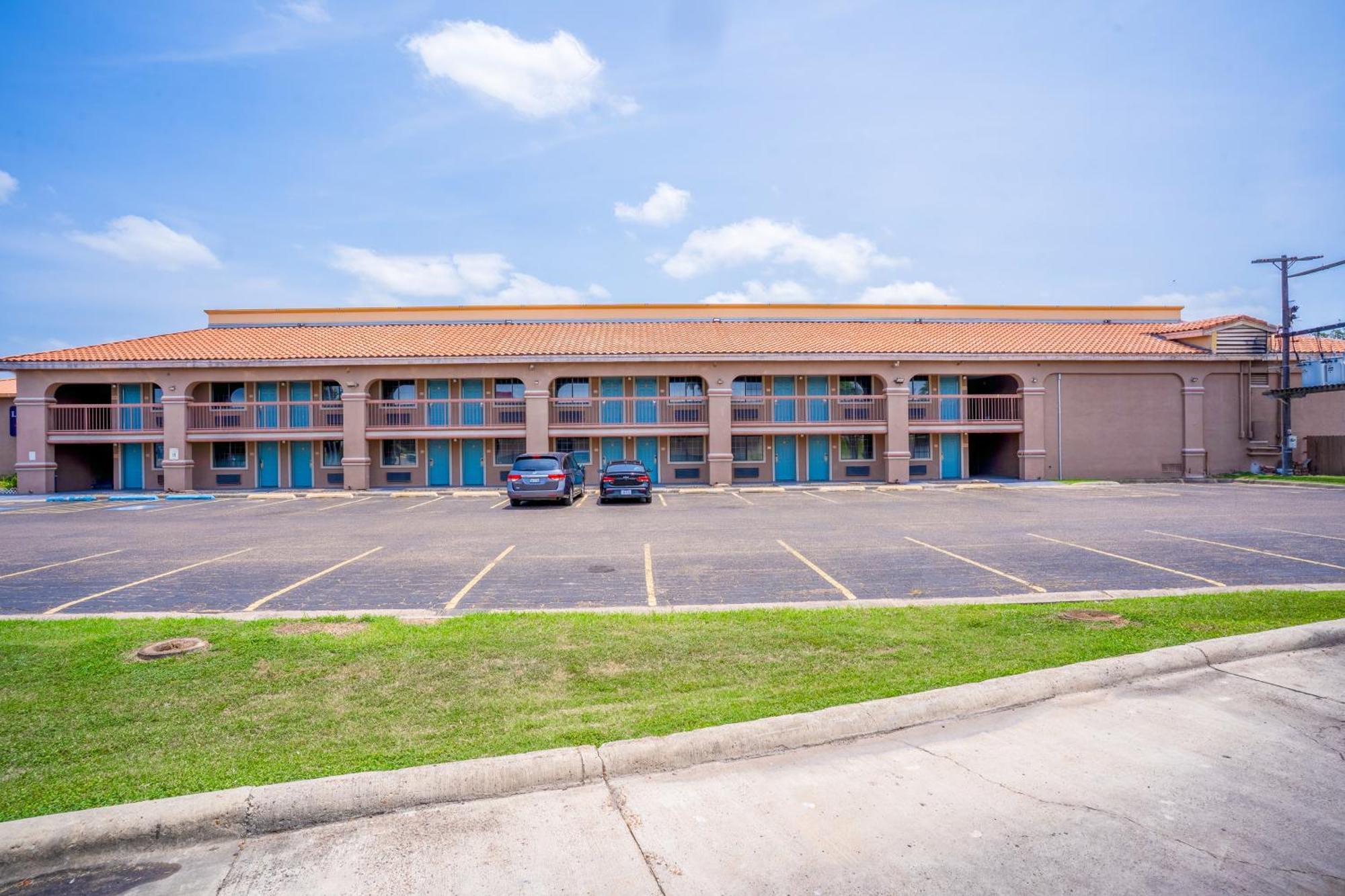 Lone Star Inn & Suites By Oyo Harlingen Tx Exterior photo